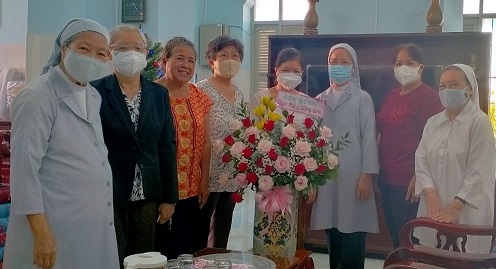  Hội LHPN Phường 1 thăm và chúc mừng Dòng thánh Phaolo thành Chartres Cộng đoàn Vũng Tàu nhân dịp Giáng sinh năm 2021