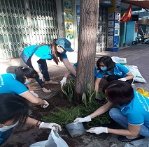 Phụ nữ Phường Thắng Nhì hưởng ứng lễ phát động ra quân tổng vệ sinh môi trường đón Tết Nguyên đán Nhâm Dần năm 2022.