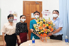 Phường 10 thăm các cơ sở y tế nhân ngày Thầy thuốc Việt Nam 27/2.