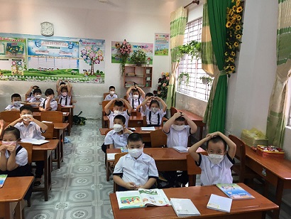 Ban hành Sổ tay bảo đảm an toàn phòng chống dịch Covid-19 trong trường học.