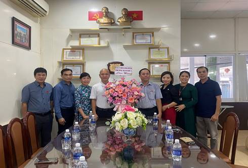 Đoàn Lãnh đạo Phường Rạch Dừa  Chúc mừng Ngày Doanh nhân Việt Nam 13/10
