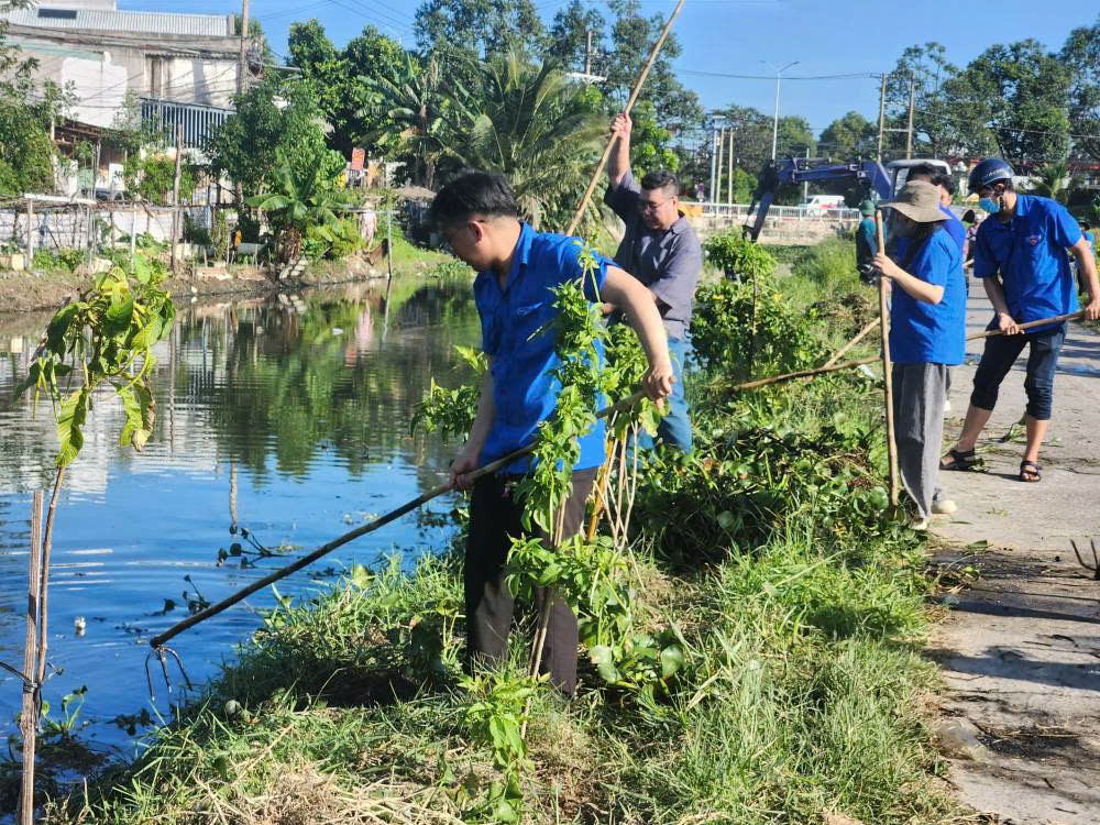 Chỉnh trang đô thị, vệ sinh môi trường chuẩn bị đón Tết Nguyên đán Ất Tỵ năm 2025