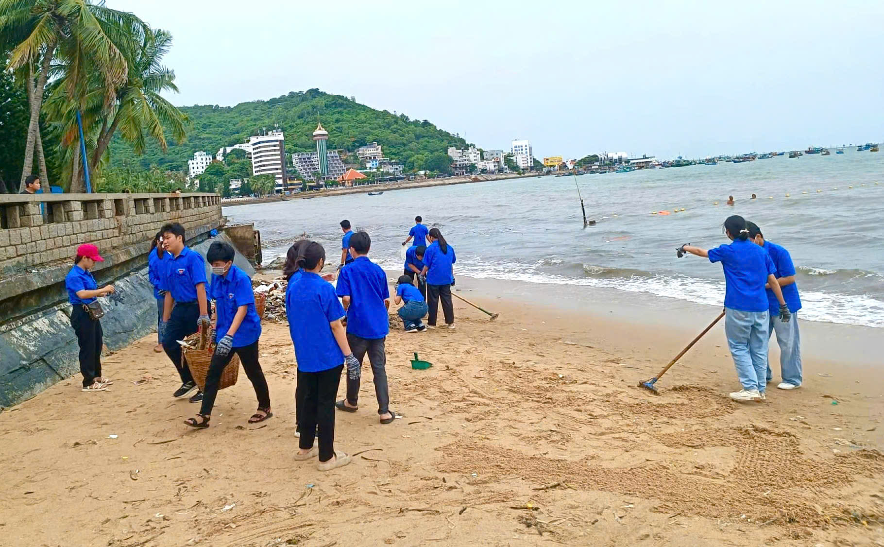 Tháng 3 và niềm tự hào màu áo xanh tình nguyện