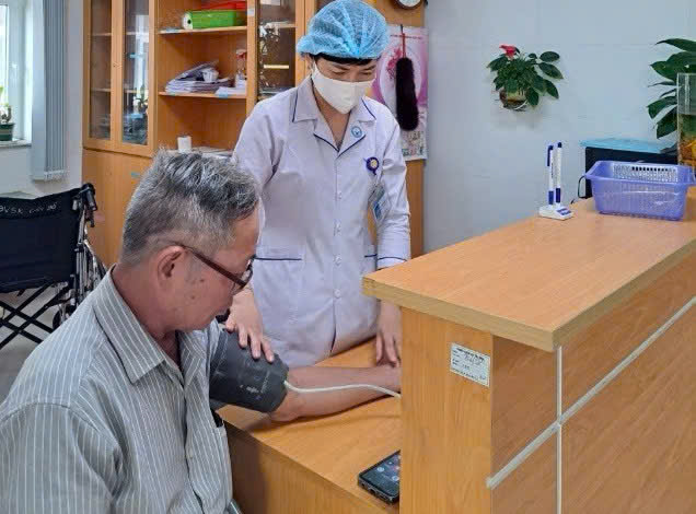 Đẩy mạnh triển khai sổ sức khỏe điện tử VNeID, sử dụng sổ sức khỏe điện tử khi đi khám, chữa bệnh