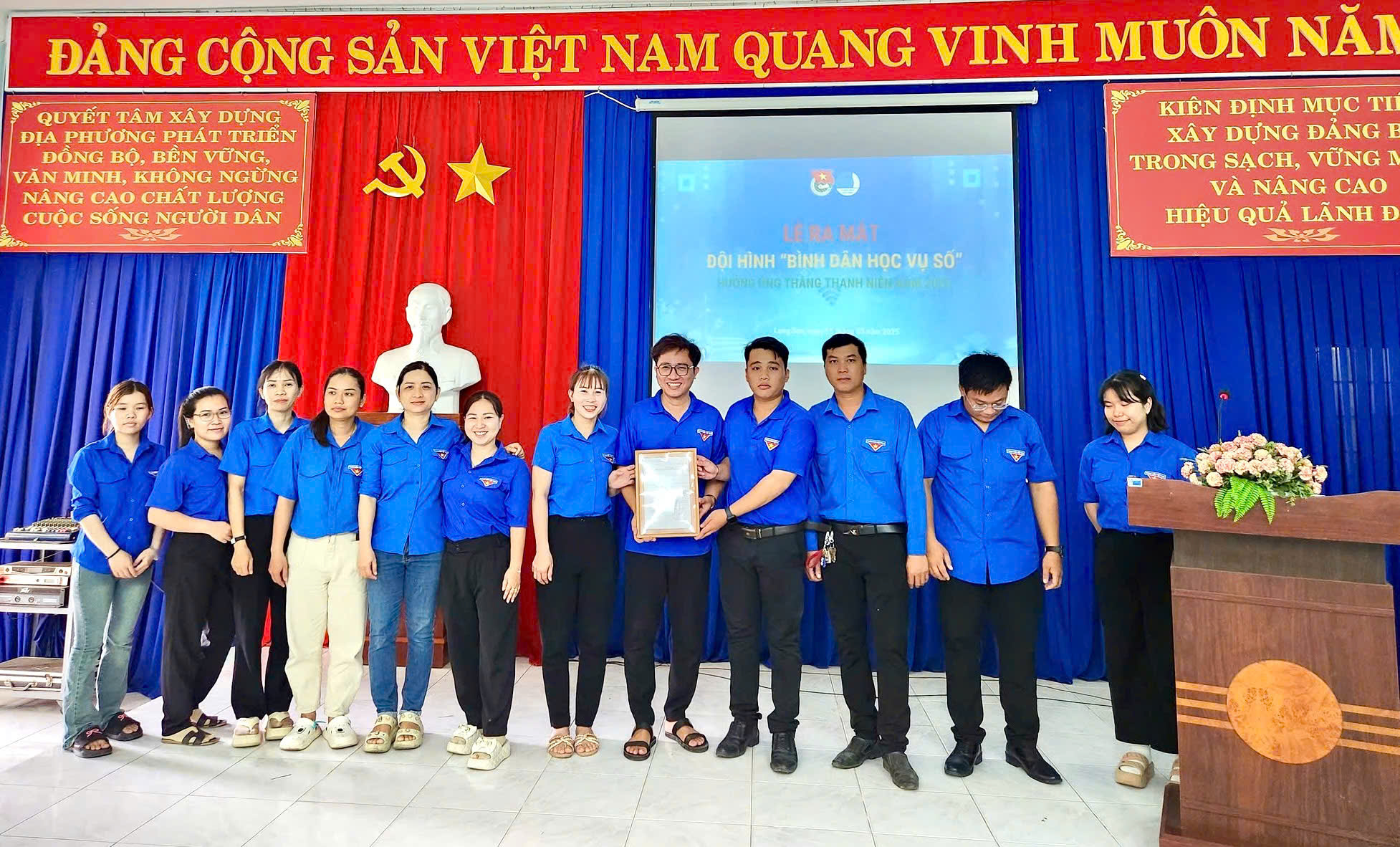 Sức trẻ trong phong trào “Bình dân học vụ số”