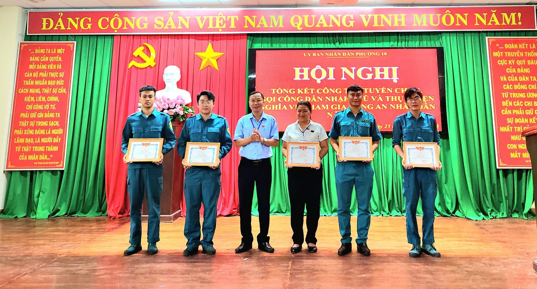 Tăng cường sự lãnh đạo của Đảng đối với công tác thi đua, khen thưởng trong tình hình mới.