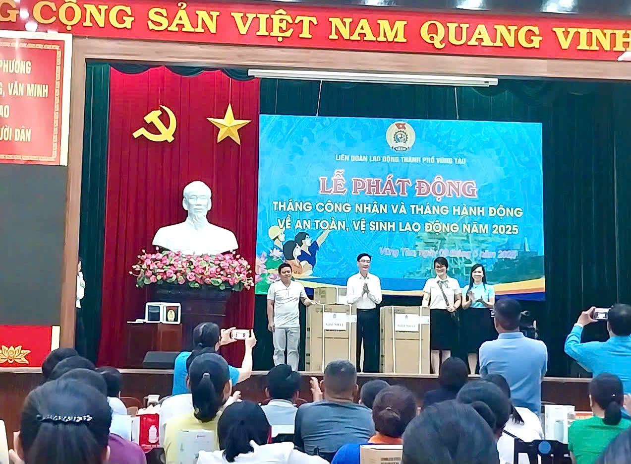 Chăm lo thiết thực đời sống công nhân lao động khó khăn nhân Tháng công nhân 2025