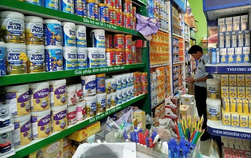 Đấu tranh ngăn chặn, đẩy lùi tình trạng buôn lậu, gian lận, thương mại, hàng giả xâm phạm quyền sở hữu trí tuệ.